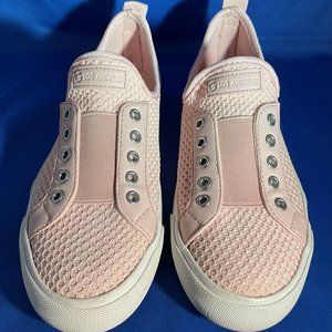 GUESS PINK WOMENS SIZE 6M LIGHT PINK SLIP ON LACELESS SNEAKERS w/BOX
